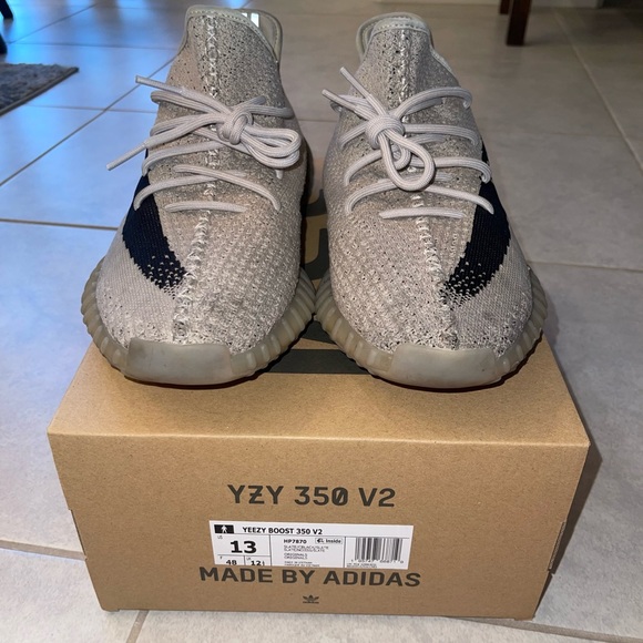 YEEZY BOOST 350 V2 in Slate - Picture 3 of 5